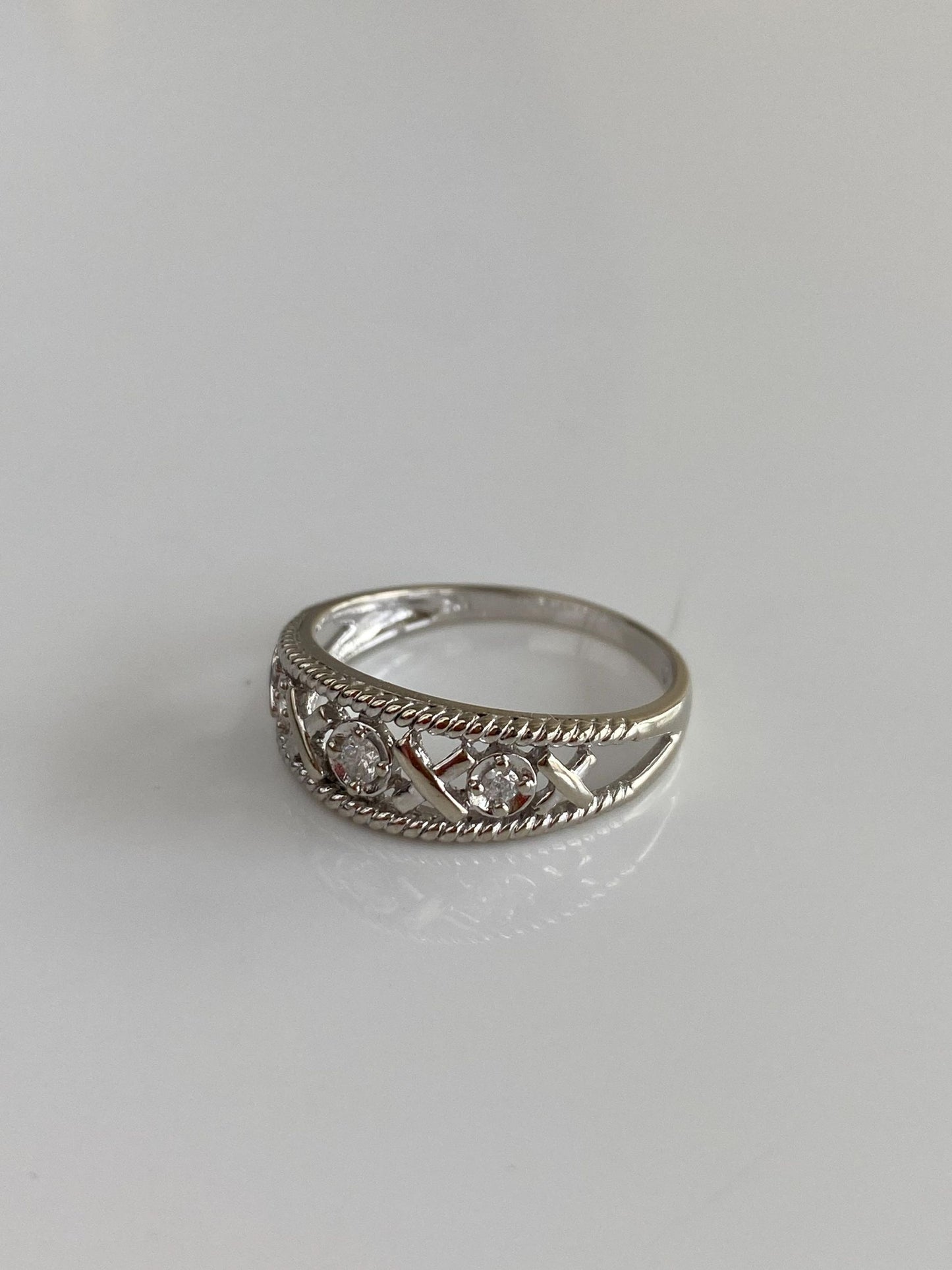 Vintage Solid 10k White Gold Diamond XO Ring Band - Size 7.75