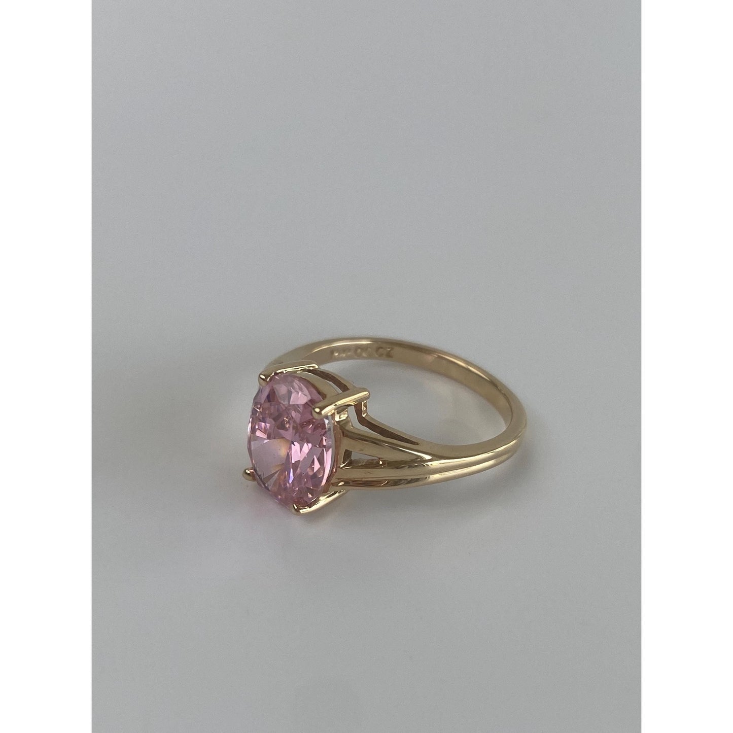 Vintage Solid 10k Yellow Gold Light Pink Cubic Zirconia Ring - Size 5.75