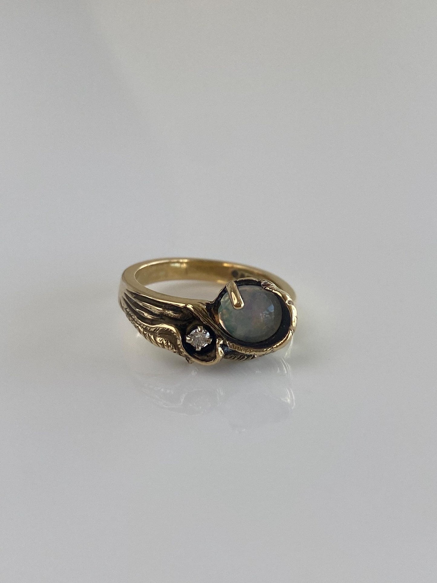 Vintage Solid 14k Yellow Gold Opal Diamond Ring - Size 4.5