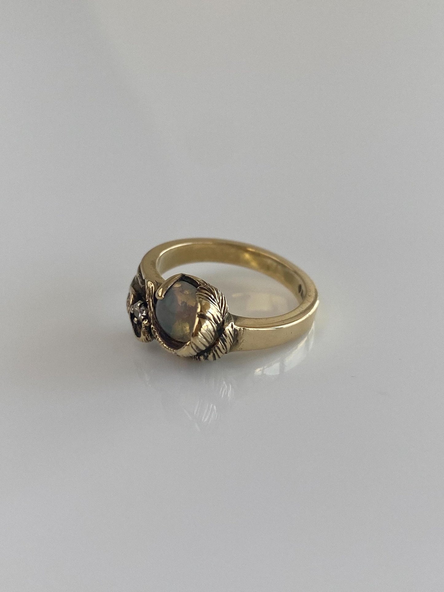 Vintage Solid 14k Yellow Gold Opal Diamond Ring - Size 4.5