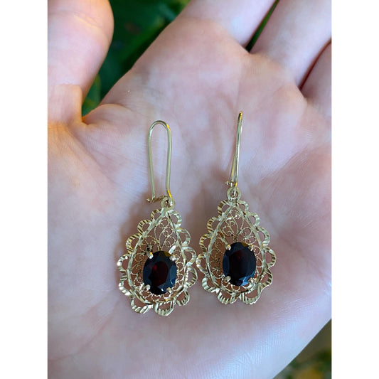 Vintage Solid 14k Yellow Gold Garnet Diamond Cut Filigree Dangle Earrings