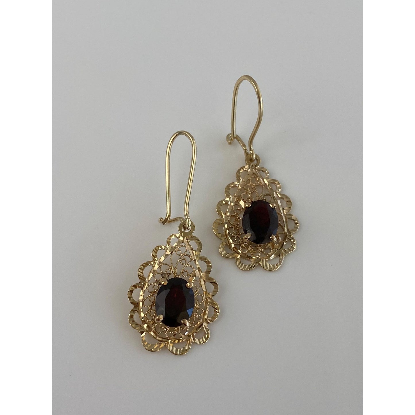 Vintage Solid 14k Yellow Gold Garnet Diamond Cut Filigree Dangle Earrings