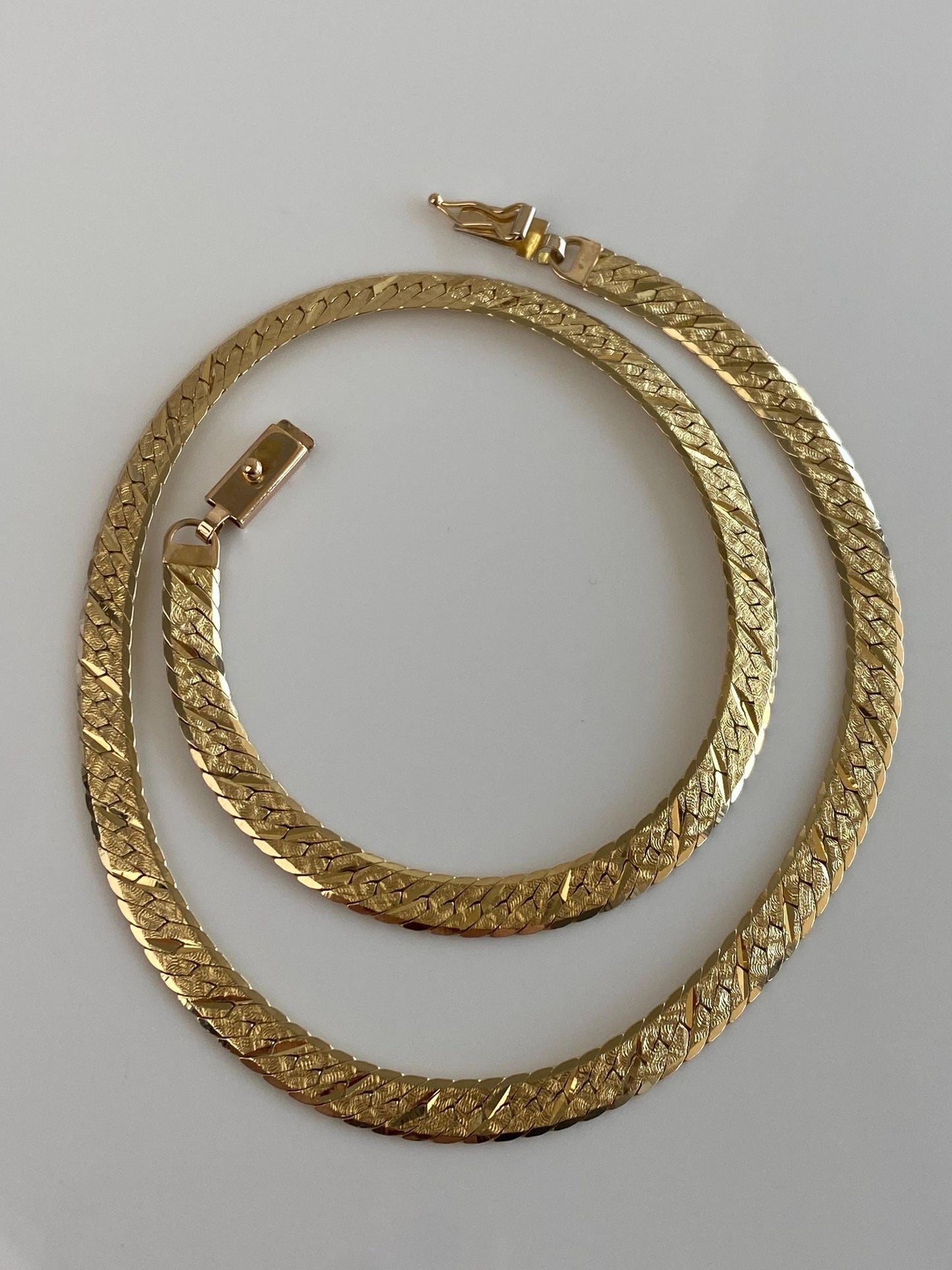 Vintage Solid 14k Yellow Gold Pattern Chunky Herringbone Chain Necklace - 16 inches
