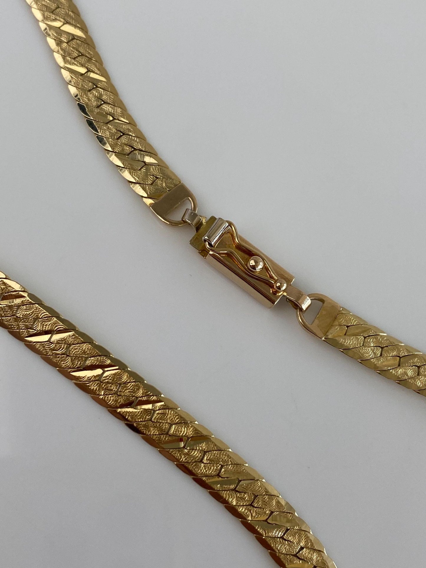Vintage Solid 14k Yellow Gold Pattern Chunky Herringbone Chain Necklace - 16 inches
