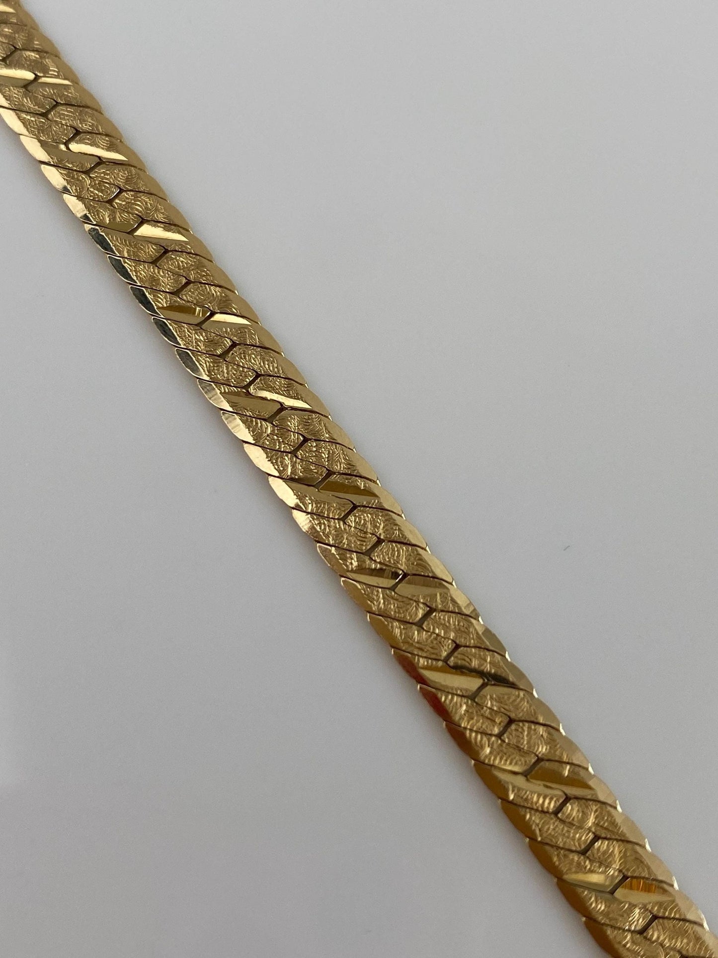 Vintage Solid 14k Yellow Gold Pattern Chunky Herringbone Chain Necklace - 16 inches