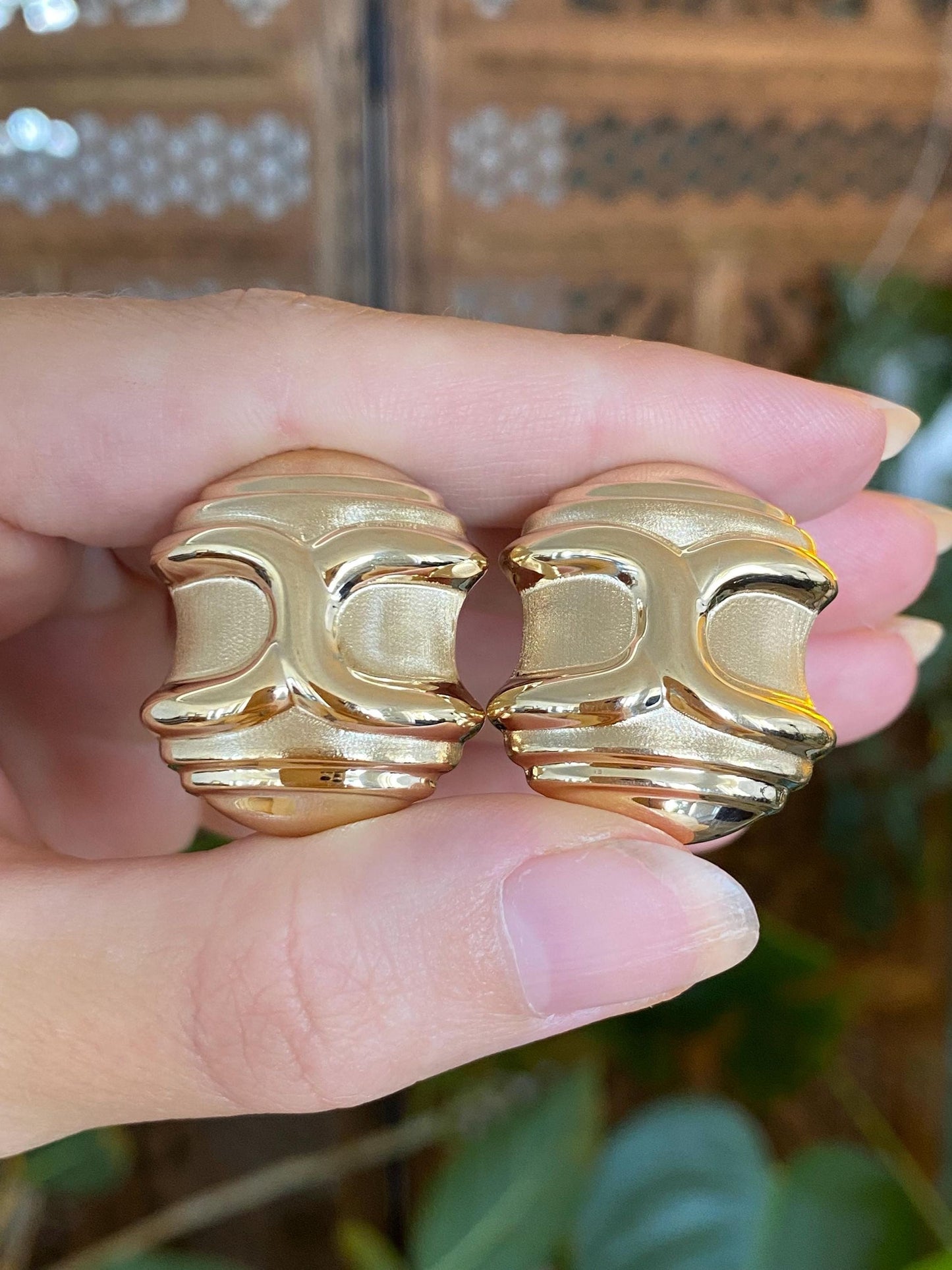 Vintage 14k Yellow Gold Large Designed Domed Drop Earrings