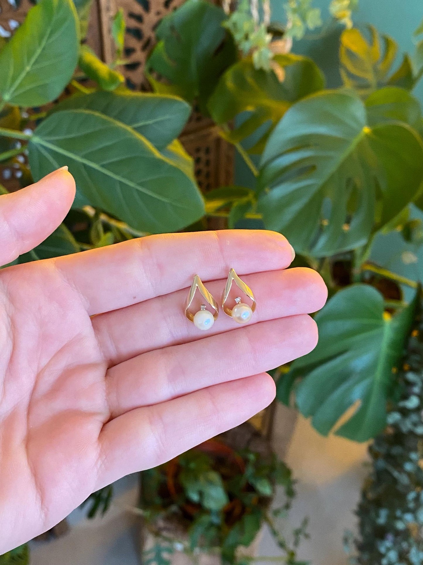 Vintage Solid 14k Yellow Gold Clear Sapphire Pearl Drop Earrings