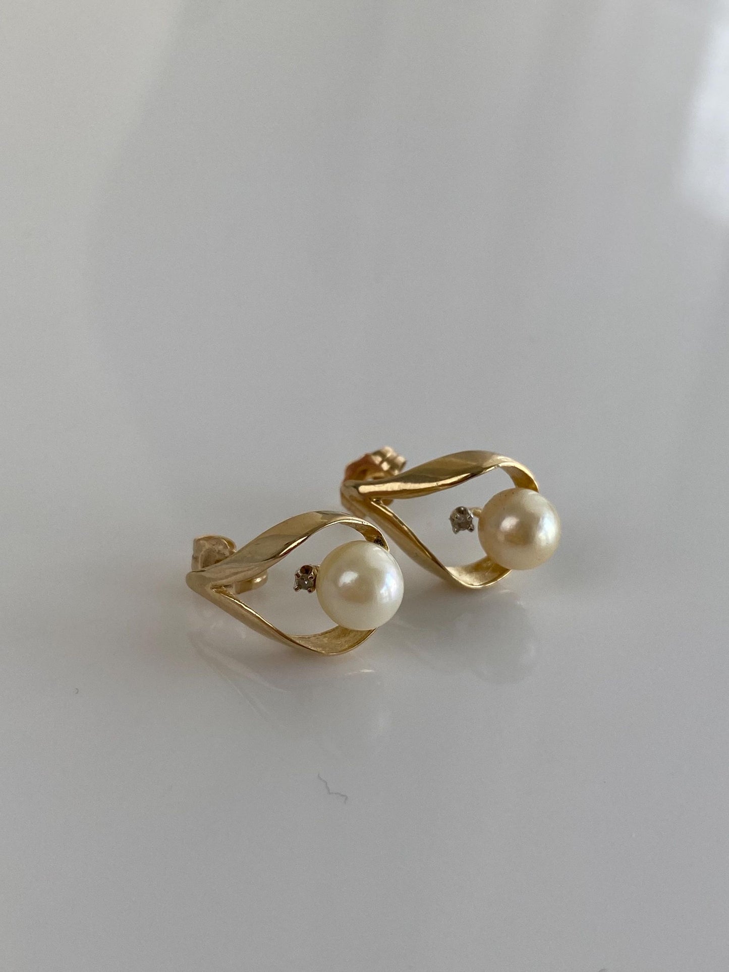 Vintage Solid 14k Yellow Gold Clear Sapphire Pearl Drop Earrings