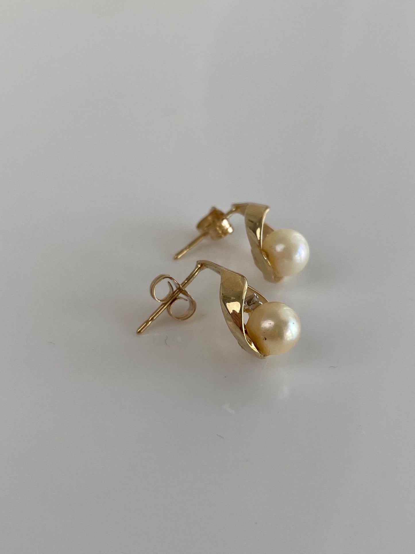 Vintage Solid 14k Yellow Gold Clear Sapphire Pearl Drop Earrings