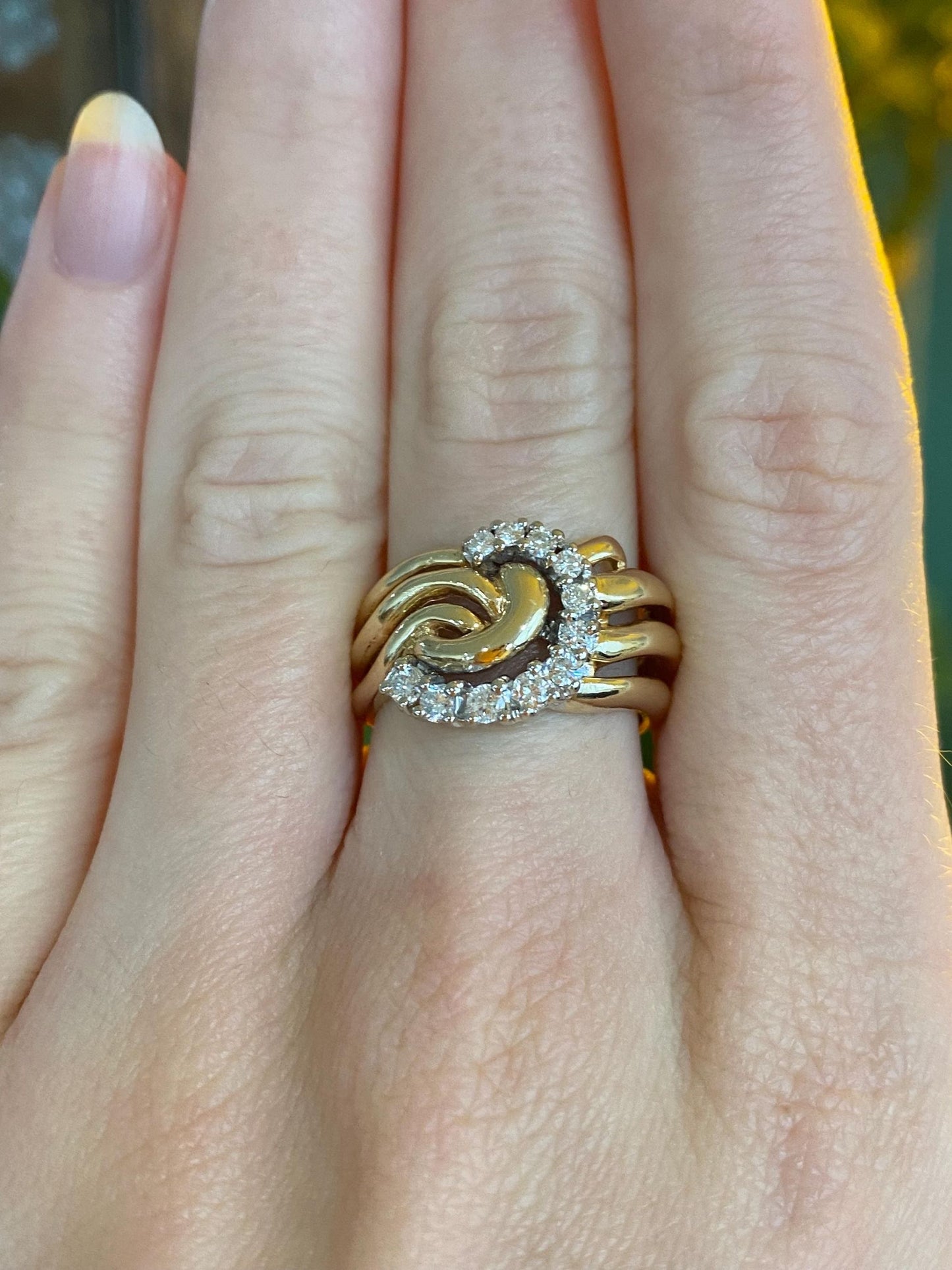 Vintage Solid 14k Yellow Gold Diamond Scalloped Ring - Size 7