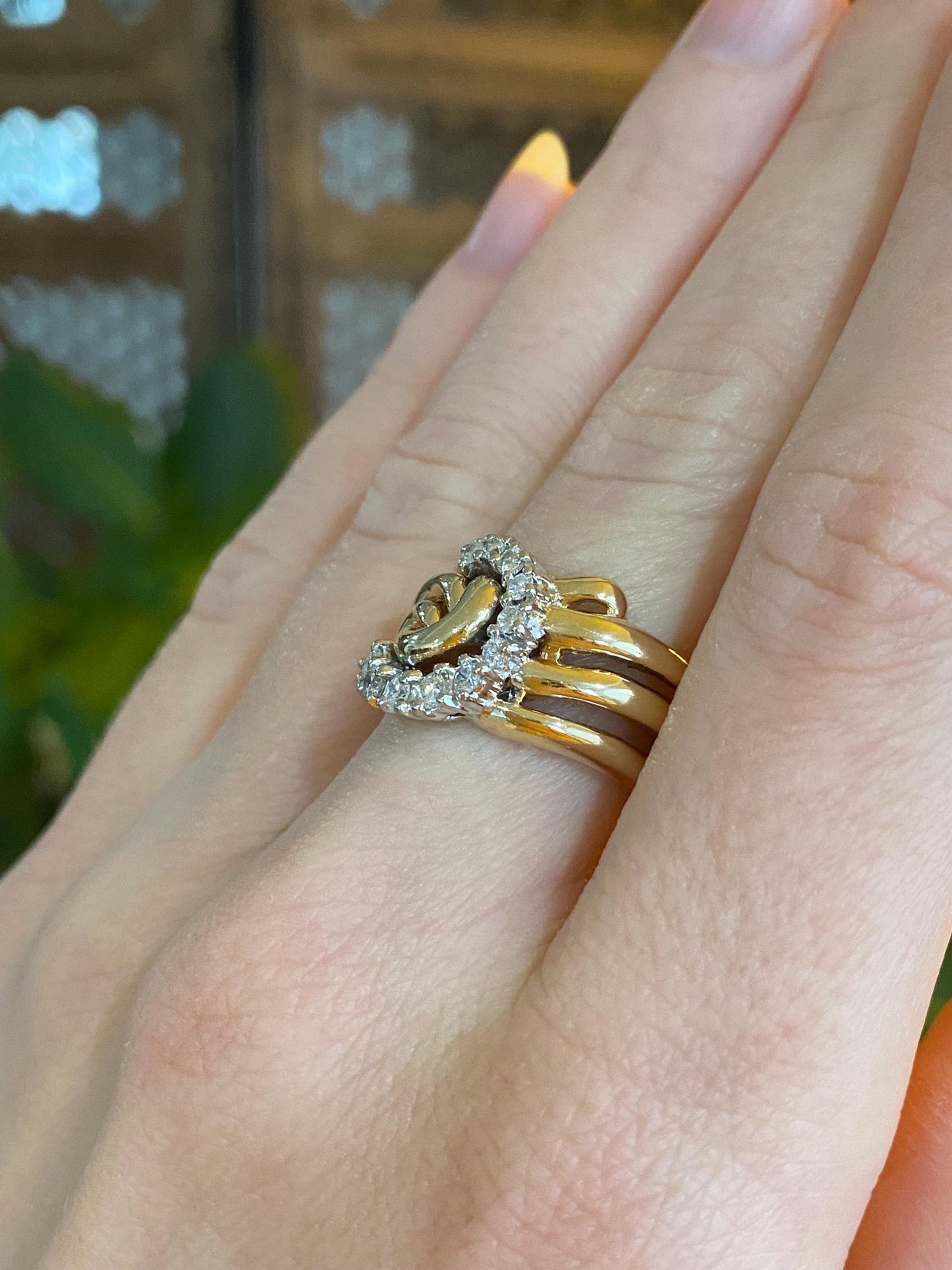 Vintage Solid 14k Yellow Gold Diamond Scalloped Ring - Size 7