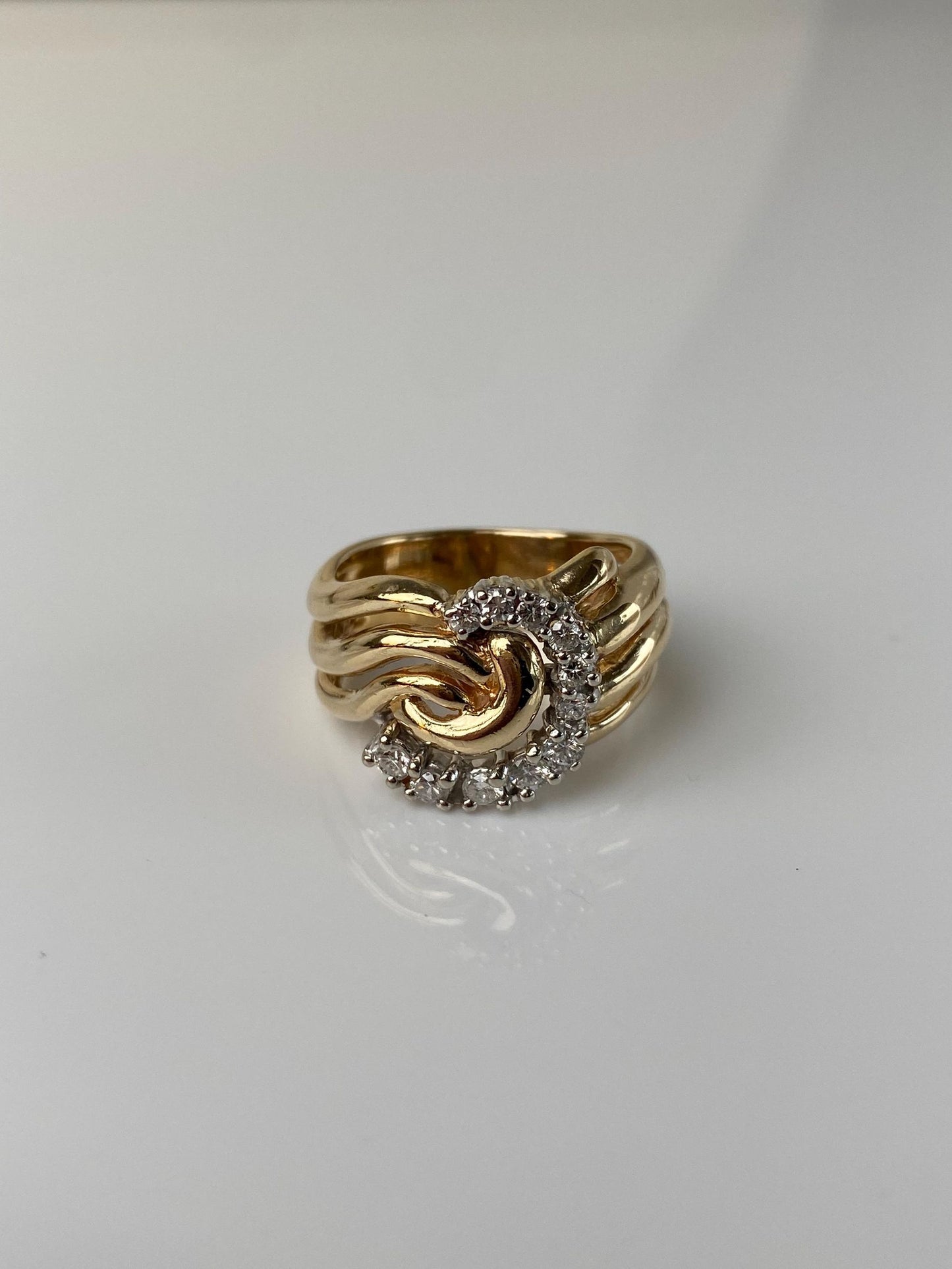 Vintage Solid 14k Yellow Gold Diamond Scalloped Ring - Size 7