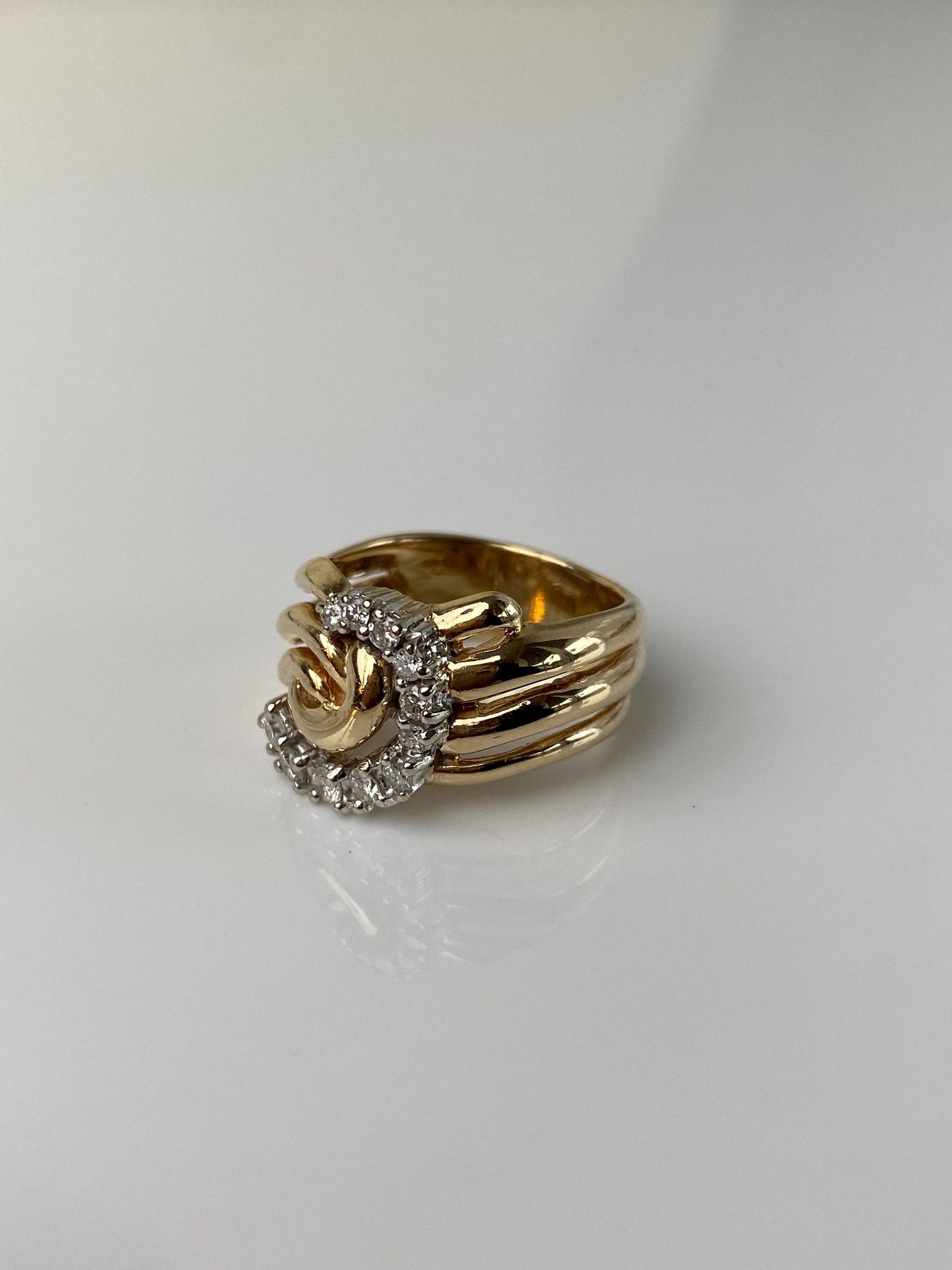 Vintage Solid 14k Yellow Gold Diamond Scalloped Ring - Size 7