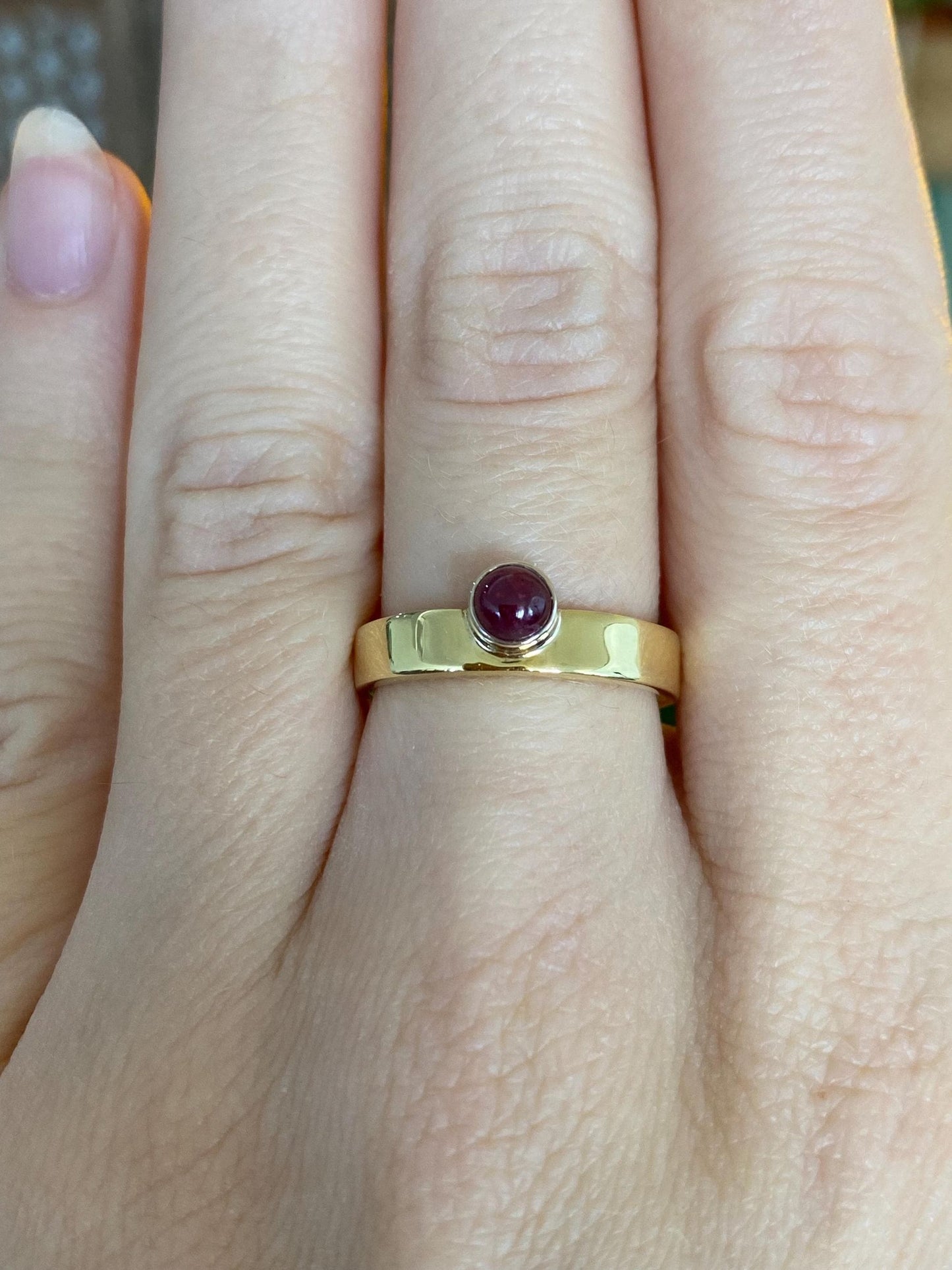 Vintage Solid 18k Yellow Gold Ruby Cabochon Ring Band - Size 6