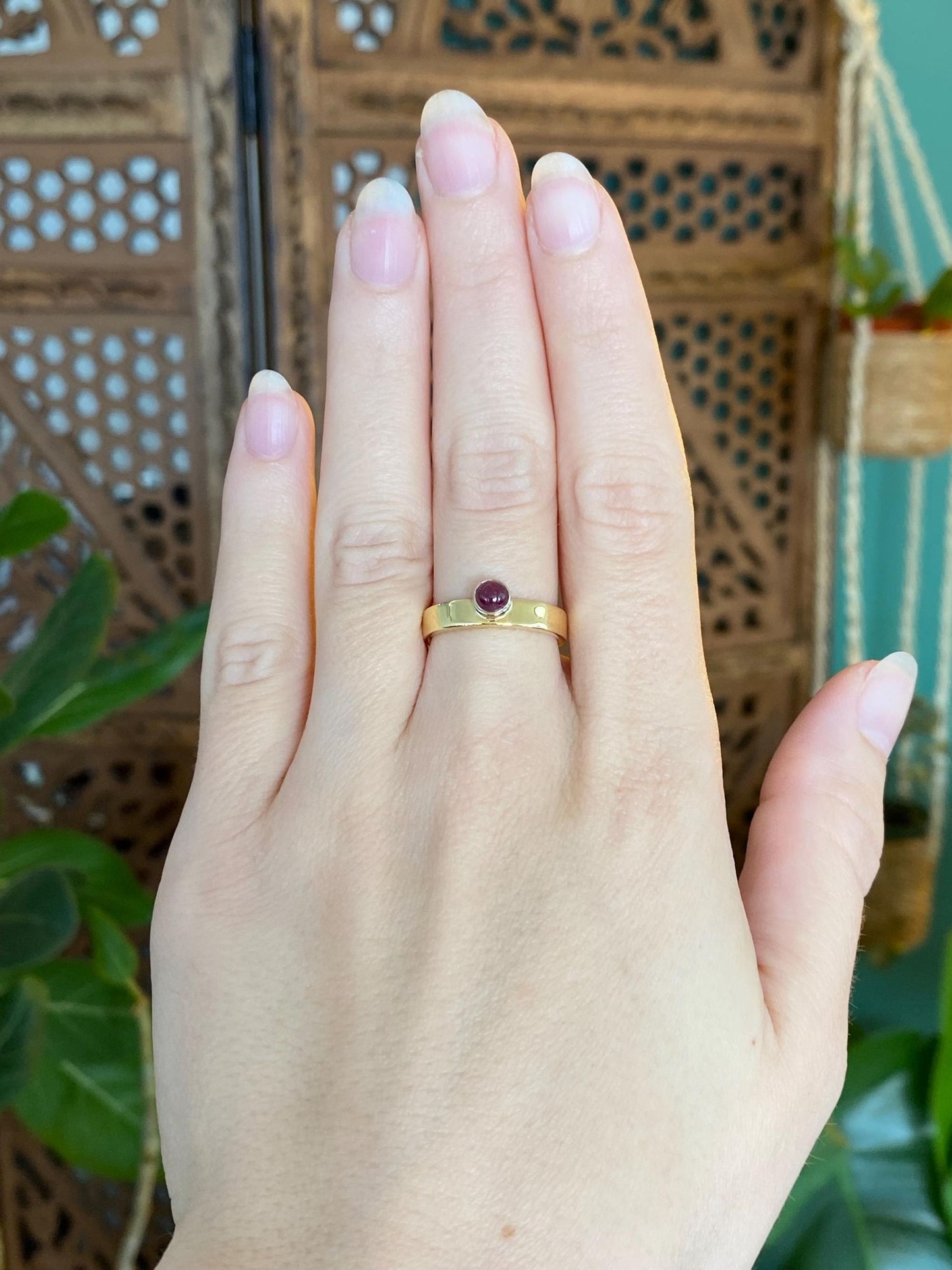 Vintage Solid 18k Yellow Gold Ruby Cabochon Ring Band - Size 6