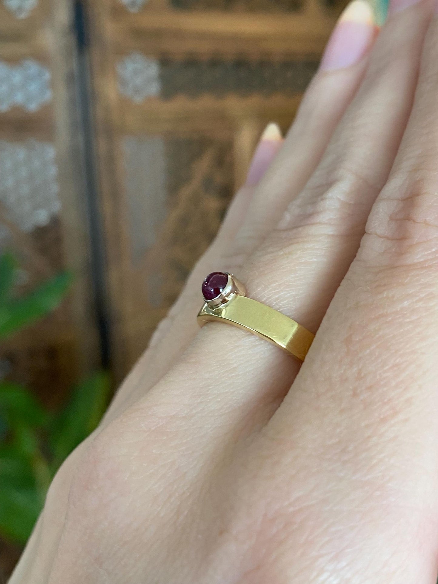 Vintage Solid 18k Yellow Gold Ruby Cabochon Ring Band - Size 6