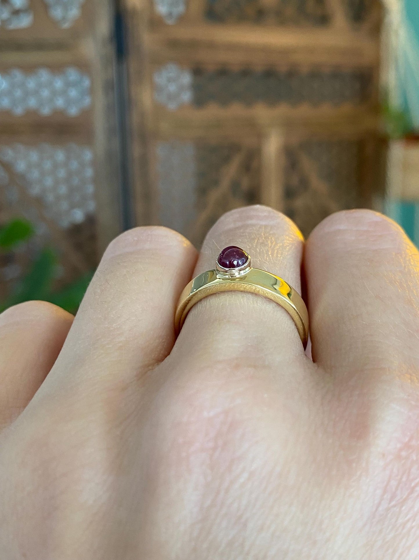 Vintage Solid 18k Yellow Gold Ruby Cabochon Ring Band - Size 6