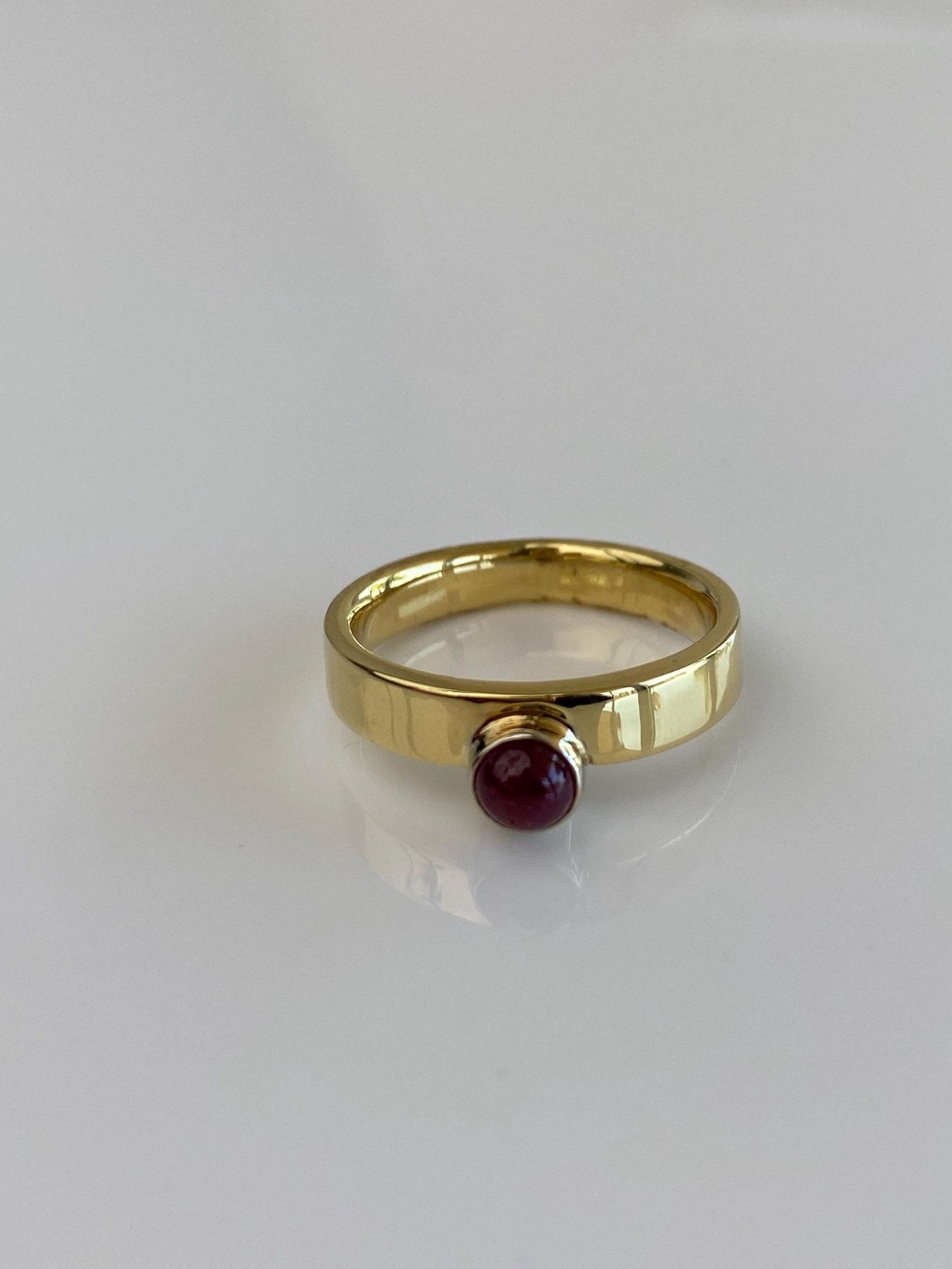 Vintage Solid 18k Yellow Gold Ruby Cabochon Ring Band - Size 6