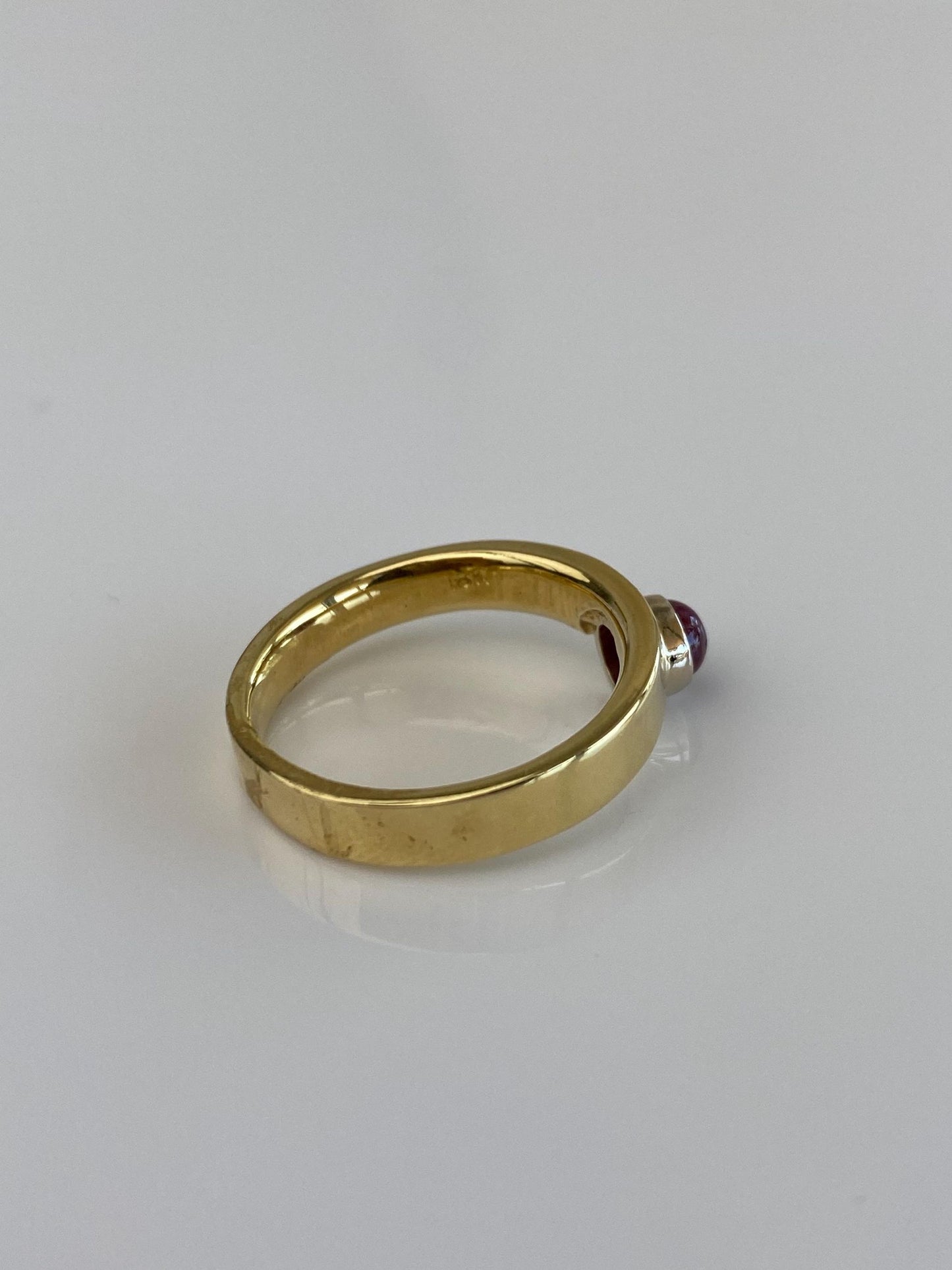 Vintage Solid 18k Yellow Gold Ruby Cabochon Ring Band - Size 6