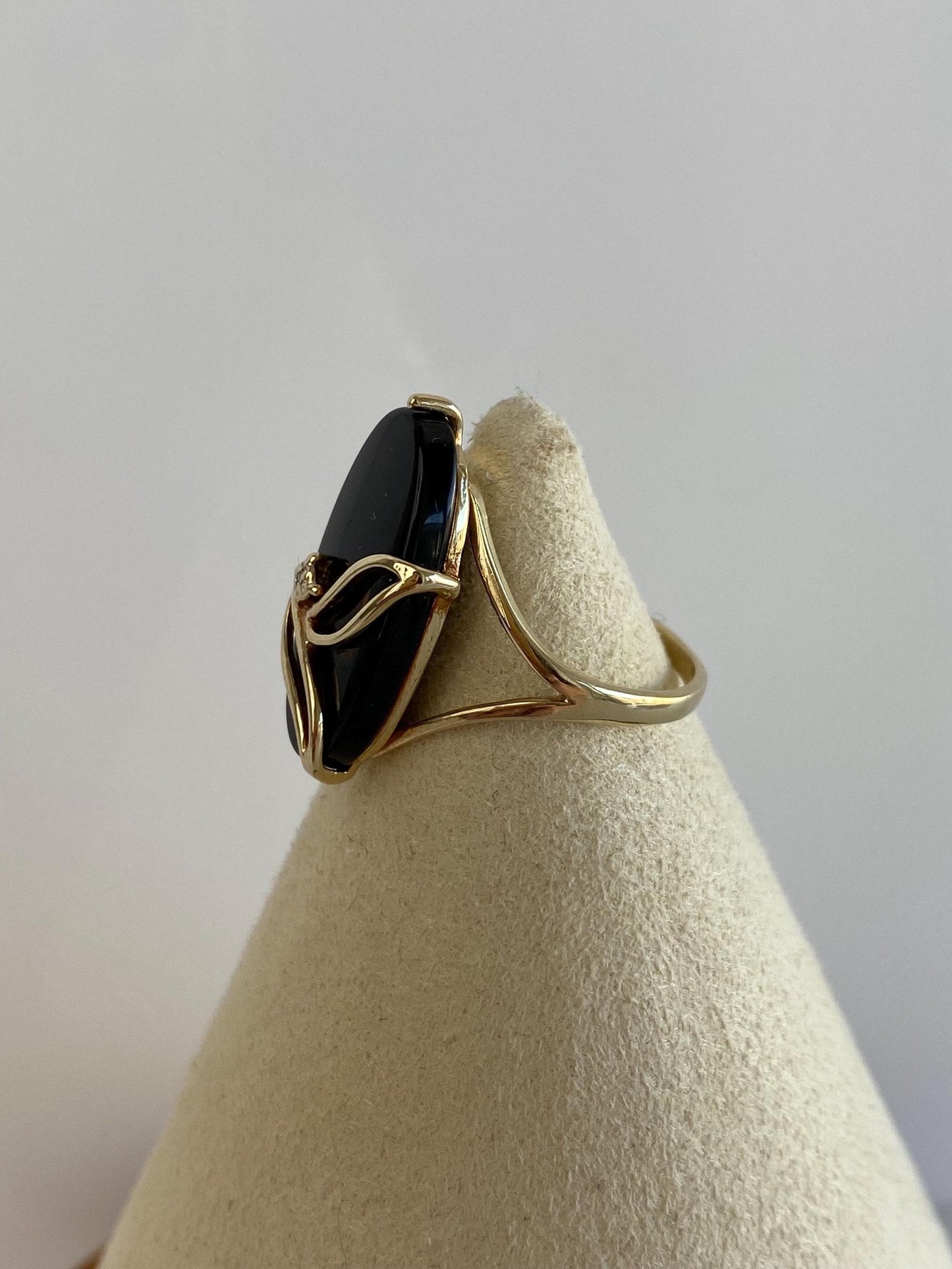 Vintage Solid 10k Yellow Gold Black Onyx Diamond Ring - Size 6.25