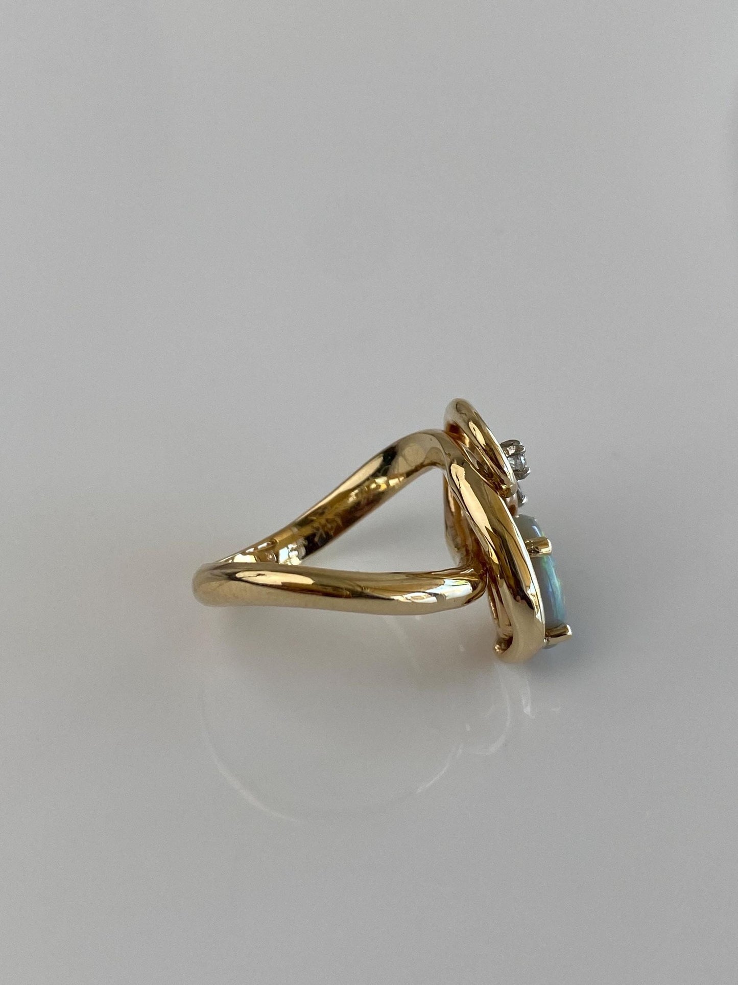 Vintage Solid 14k Yellow Gold Diamonds Opal Ring - Size 6.5