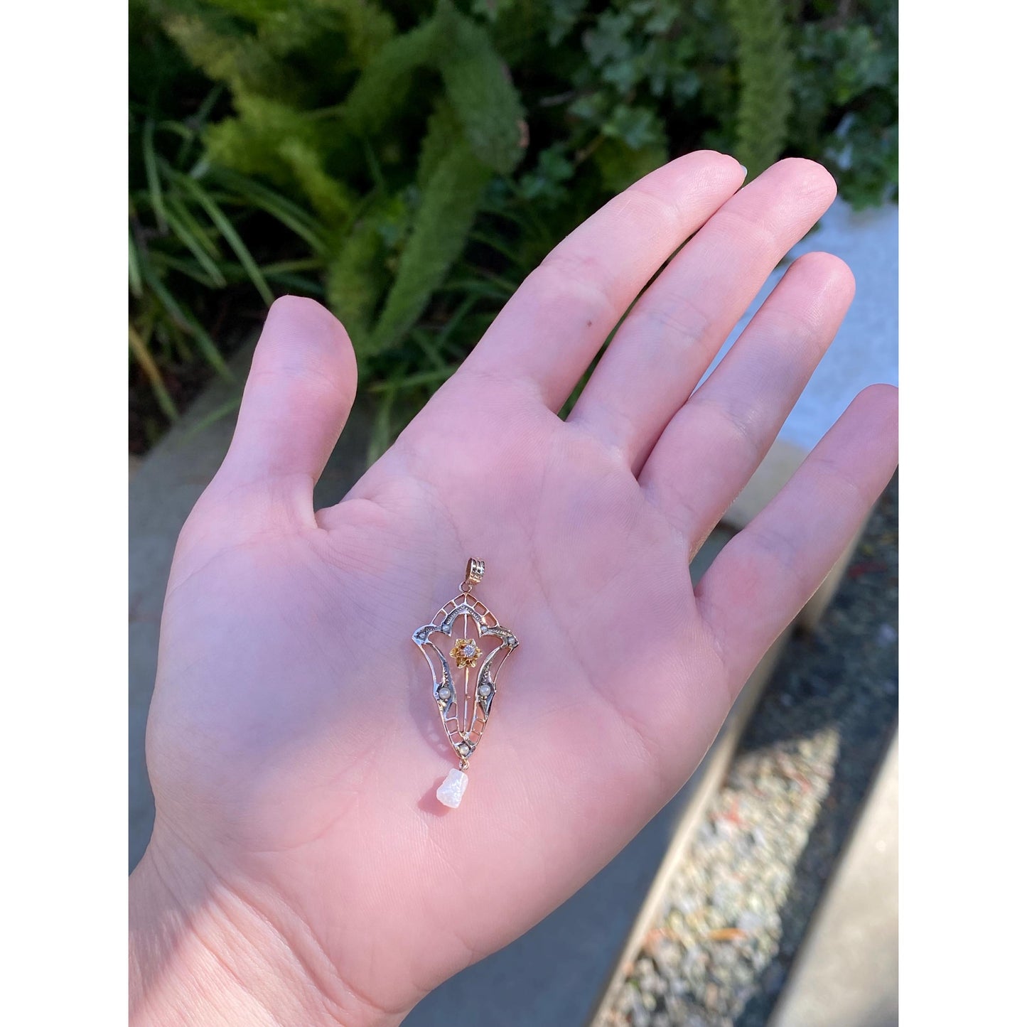 Vintage Solid 10k Yellow Gold Diamond Pearl Dangle Ornate Charm