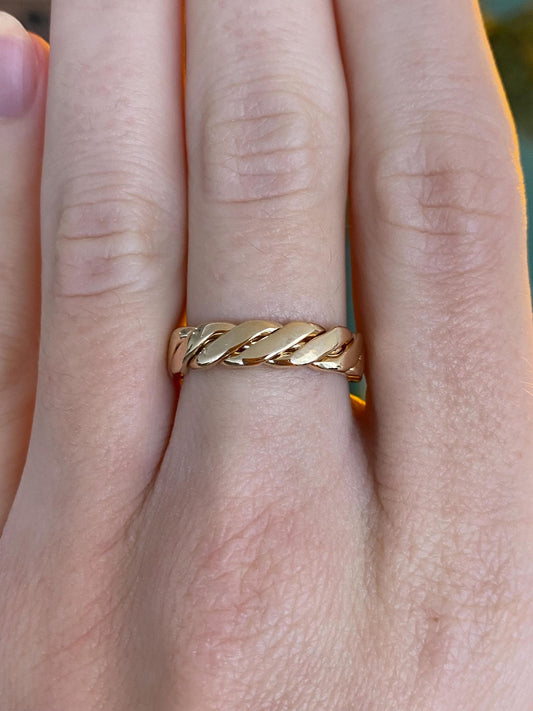 Vintage Solid 14k Yellow Gold Twist Ring - Size 6.25