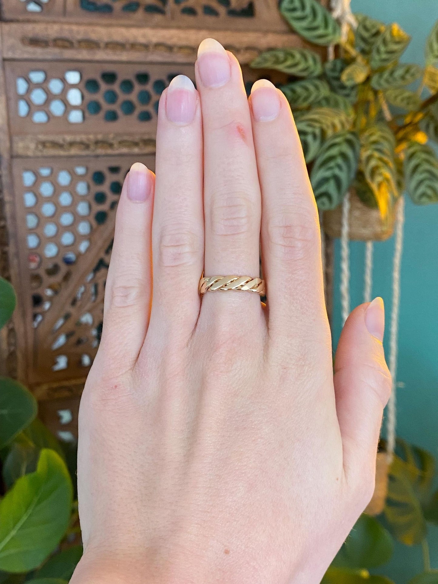 Vintage Solid 14k Yellow Gold Twist Ring - Size 6.25