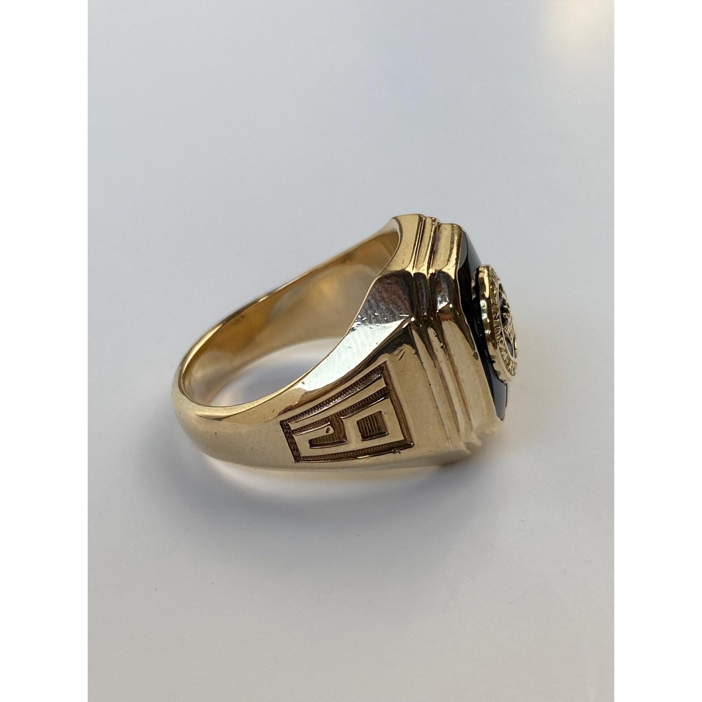 Vintage Solid 10k Yellow Gold Onyx 1951 Class Ring - Size 6