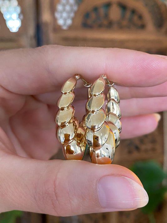 Vintage 14k Yellow Gold Chevron Scalloped Hoop Earrings