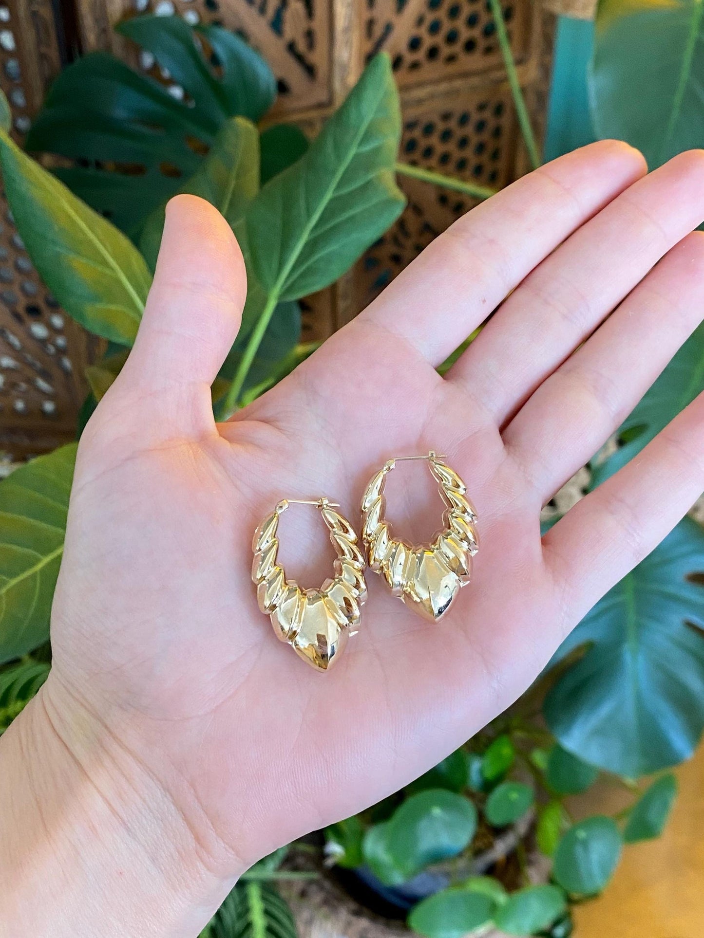 Vintage 14k Yellow Gold Chevron Scalloped Hoop Earrings