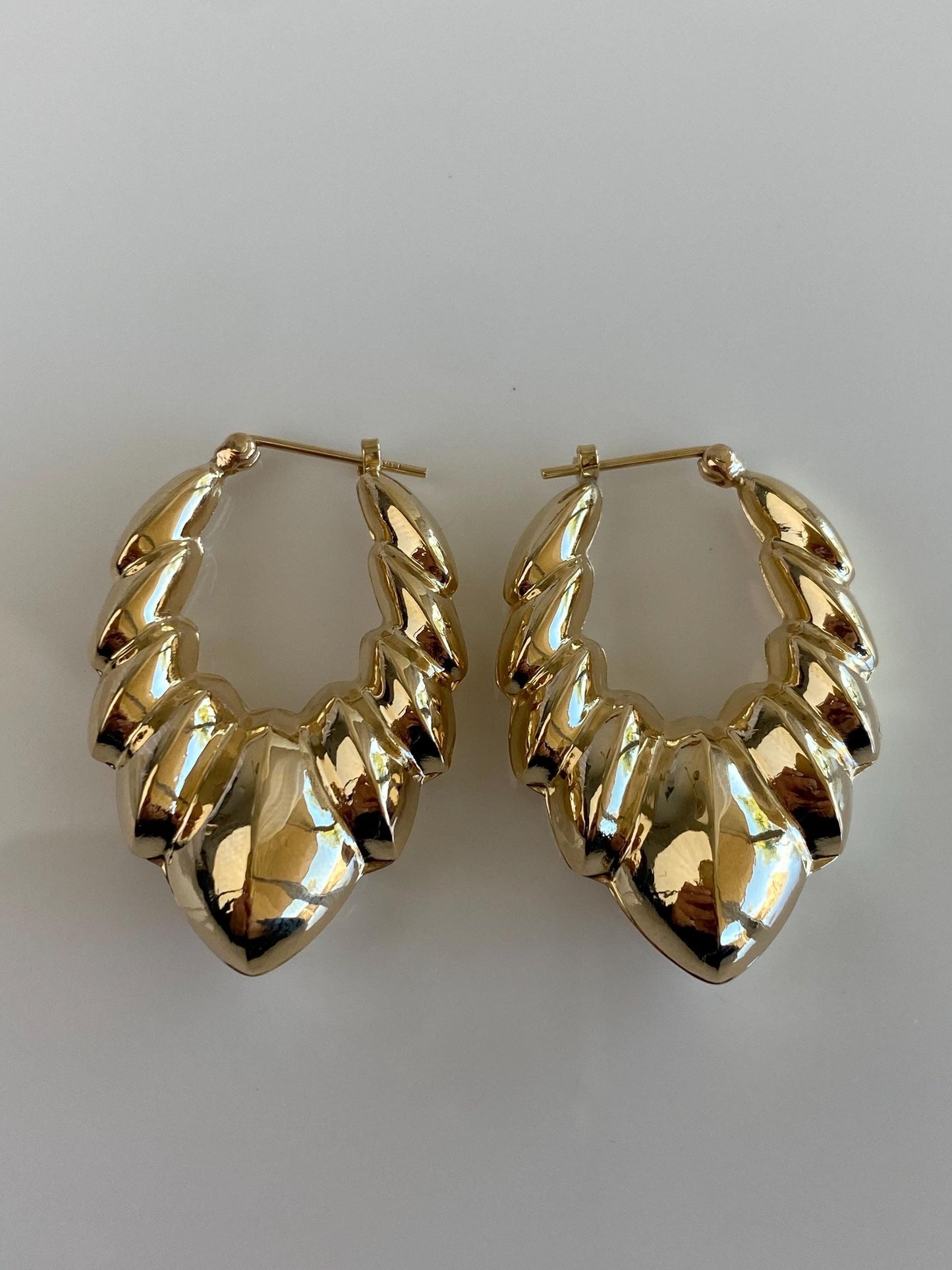 Vintage 14k Yellow Gold Chevron Scalloped Hoop Earrings