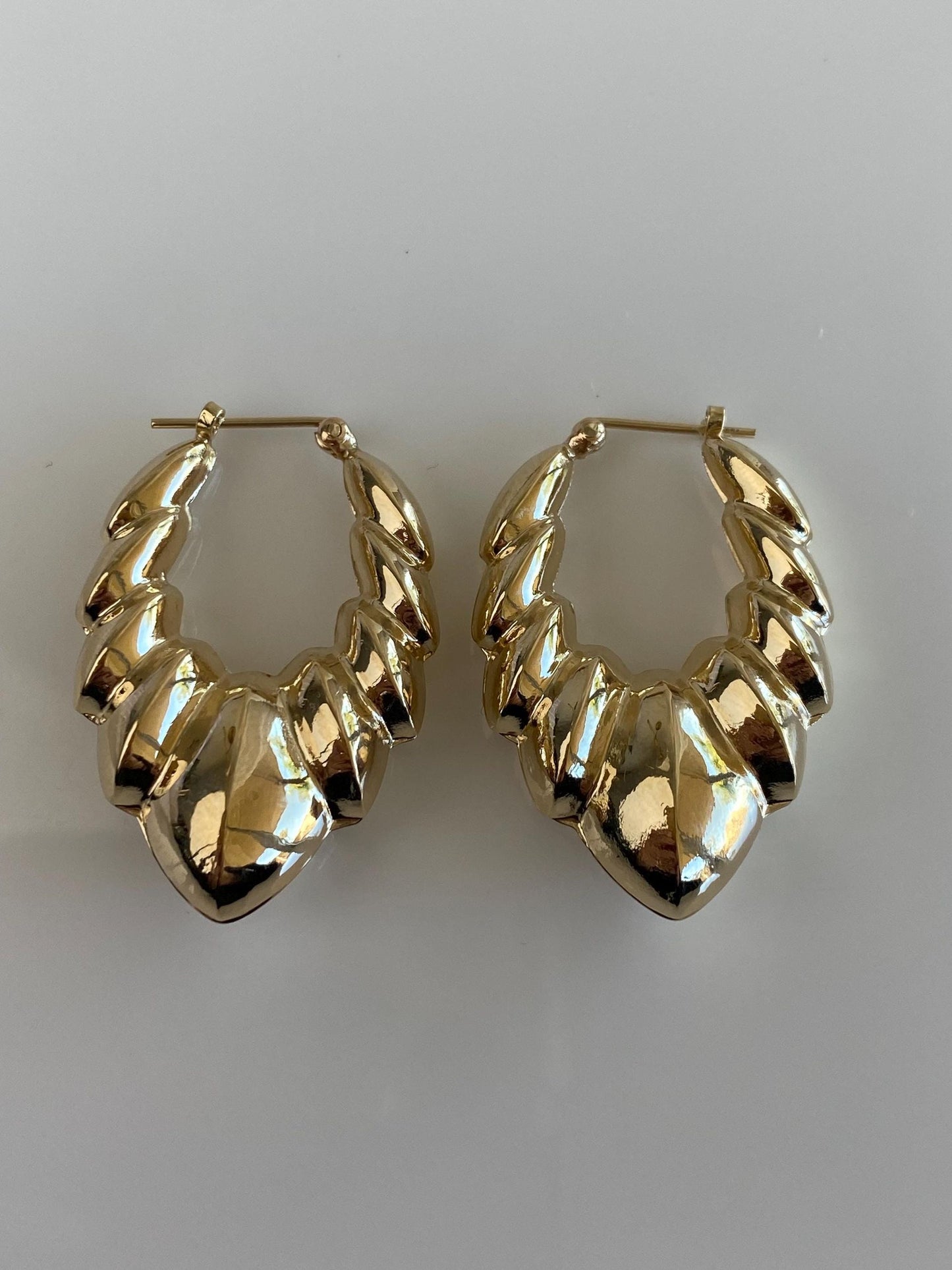 Vintage 14k Yellow Gold Chevron Scalloped Hoop Earrings