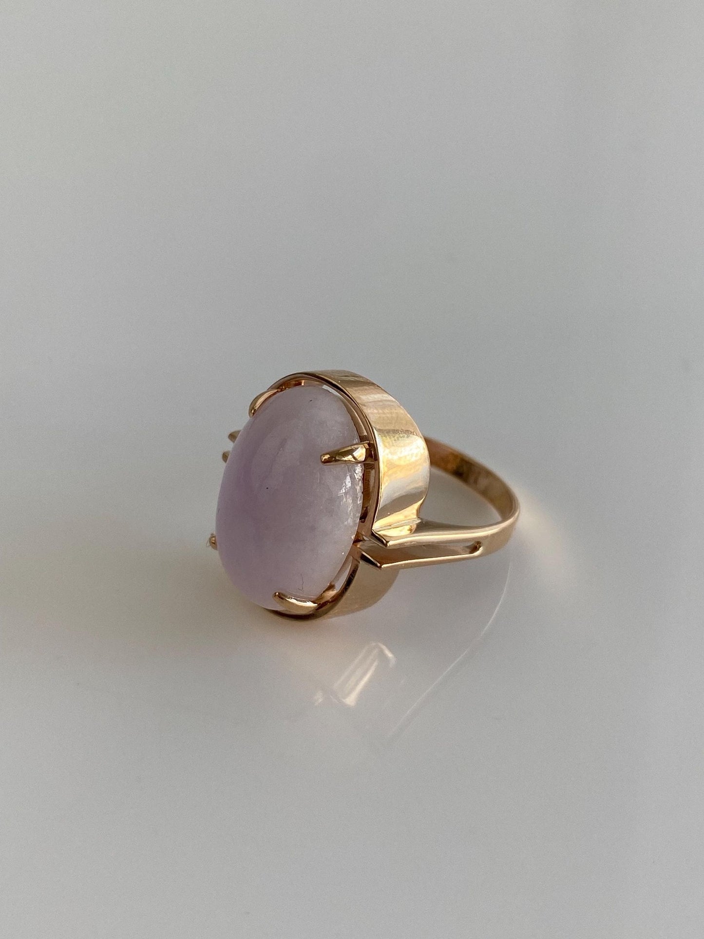 Vintage Solid 14k Yellow Gold Lavender Jade Ring - Size 7