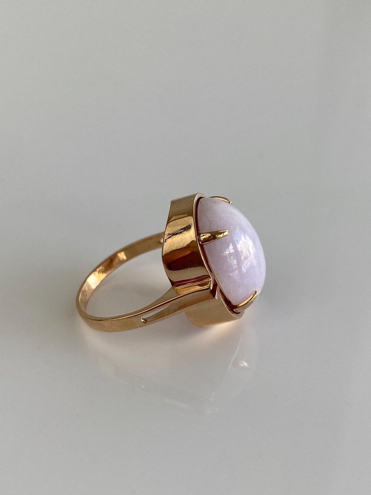 Vintage Solid 14k Yellow Gold Lavender Jade Ring - Size 7