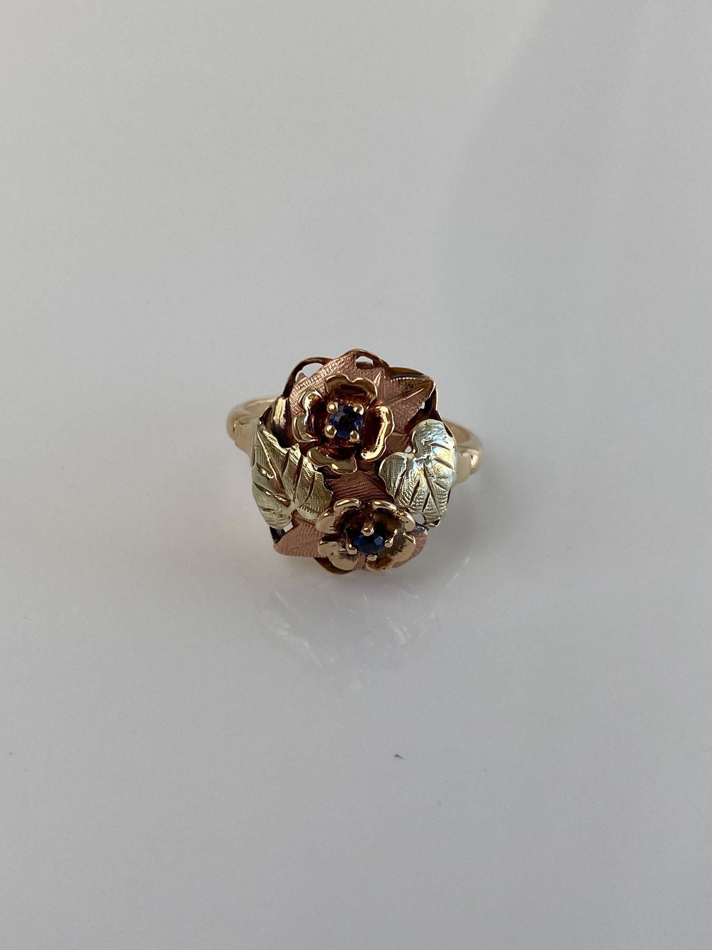 Vintage Solid 14k Tri Tone Gold Blue Sapphire Flower Leaves Ring - Size 6