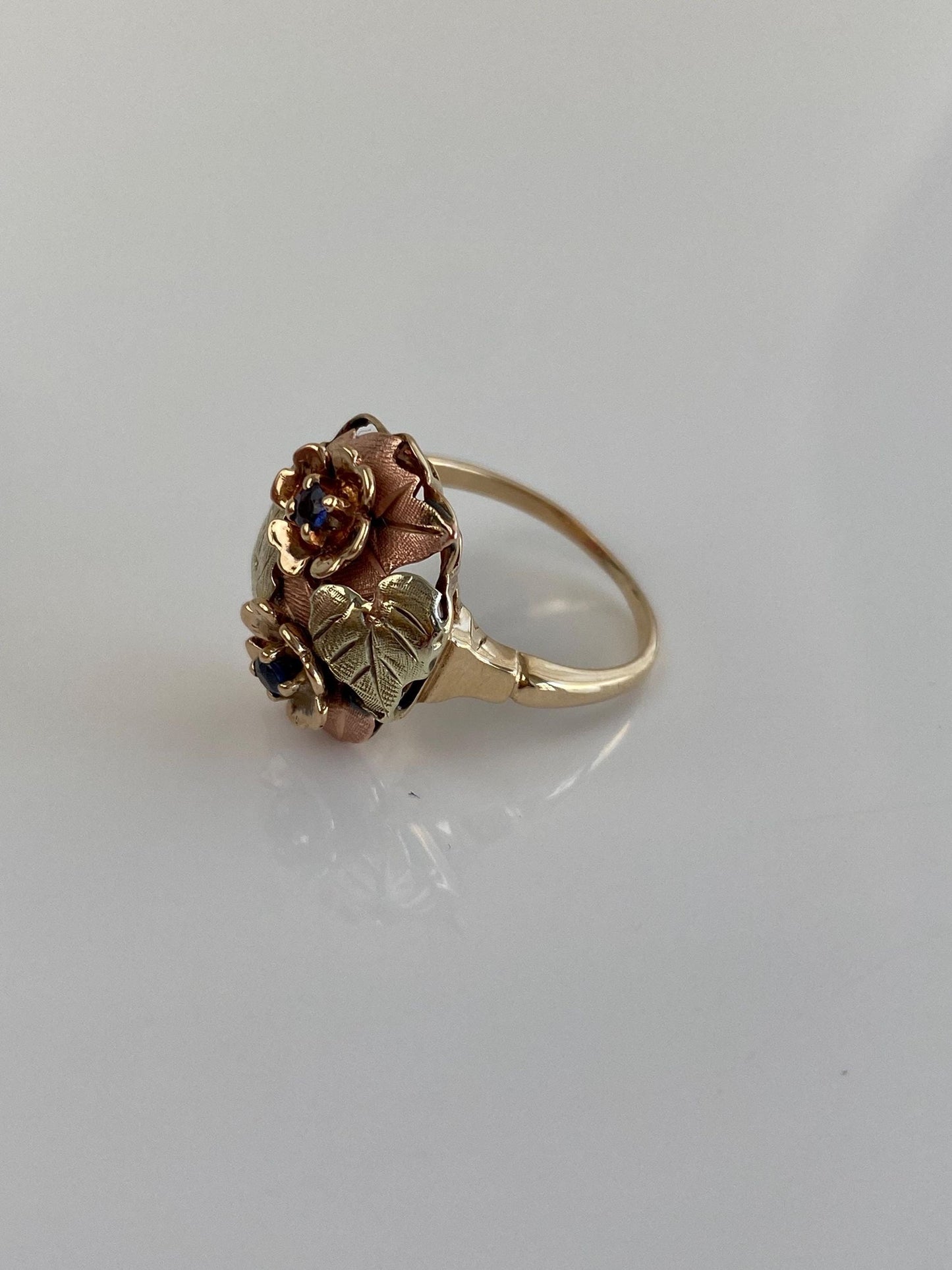 Vintage Solid 14k Tri Tone Gold Blue Sapphire Flower Leaves Ring - Size 6