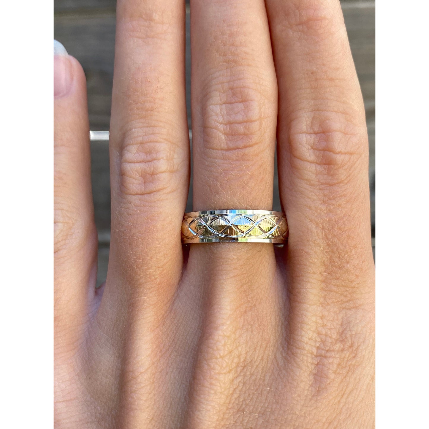 Vintage Solid 10k Yellow & White Gold Designed Ring Band - Size 10.5