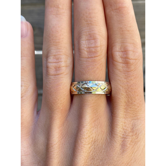 Vintage Solid 10k Yellow & White Gold Designed Ring Band - Size 10.5