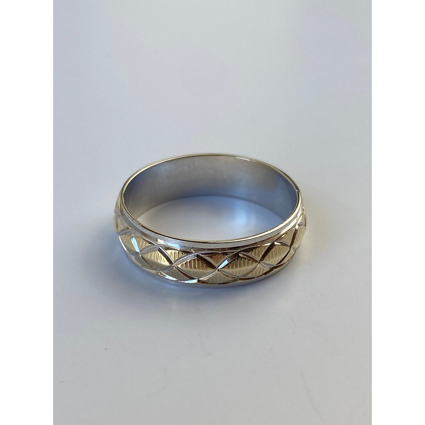 Vintage Solid 10k Yellow & White Gold Designed Ring Band - Size 10.5