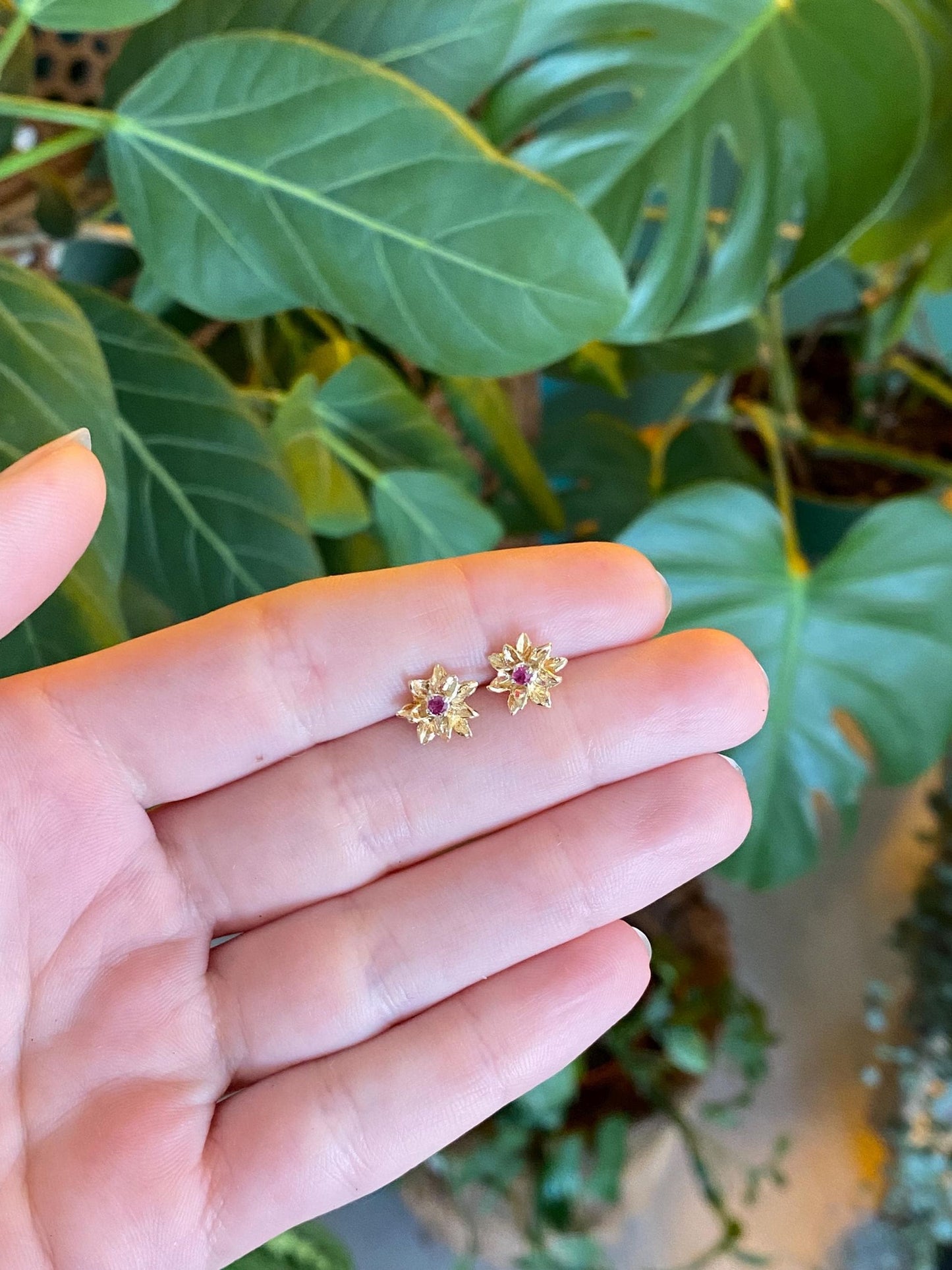 Vintage Solid 14k Yellow Gold Pink Sapphire Flower Stud Earrings