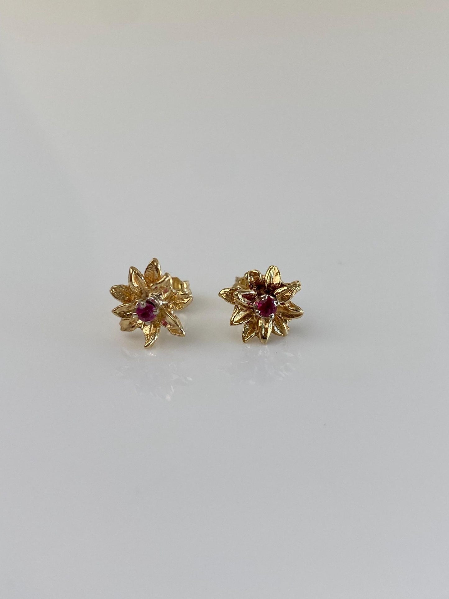 Vintage Solid 14k Yellow Gold Pink Sapphire Flower Stud Earrings