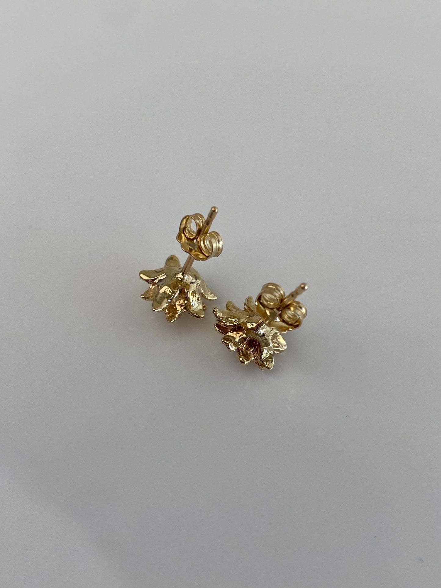 Vintage Solid 14k Yellow Gold Pink Sapphire Flower Stud Earrings