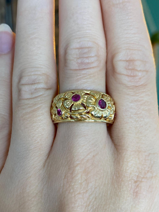 Vintage Solid 18k Yellow Gold Pink Sapphire Floral Ring Band - Size 8.25