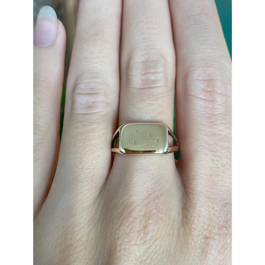 Vintage Solid 9k Yellow Gold Rectangle Signet Ring - Size 8.25