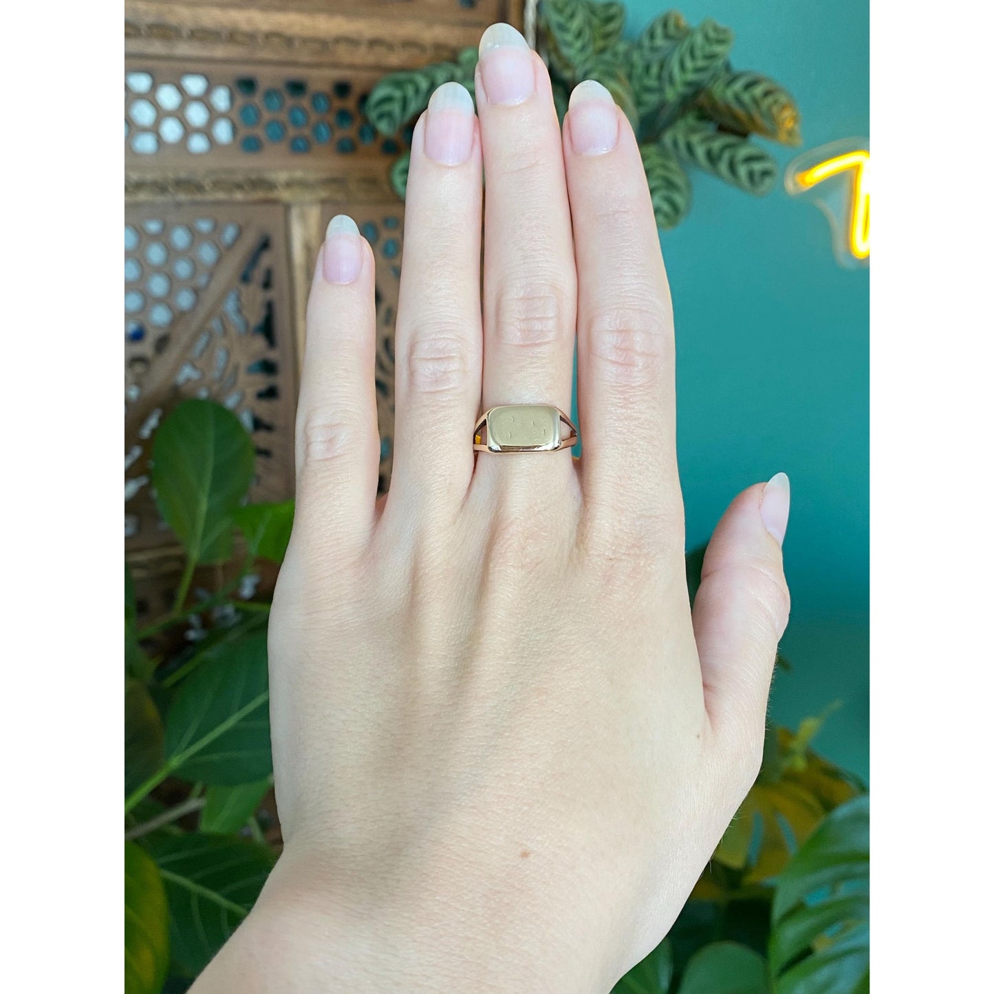 Vintage Solid 9k Yellow Gold Rectangle Signet Ring - Size 8.25