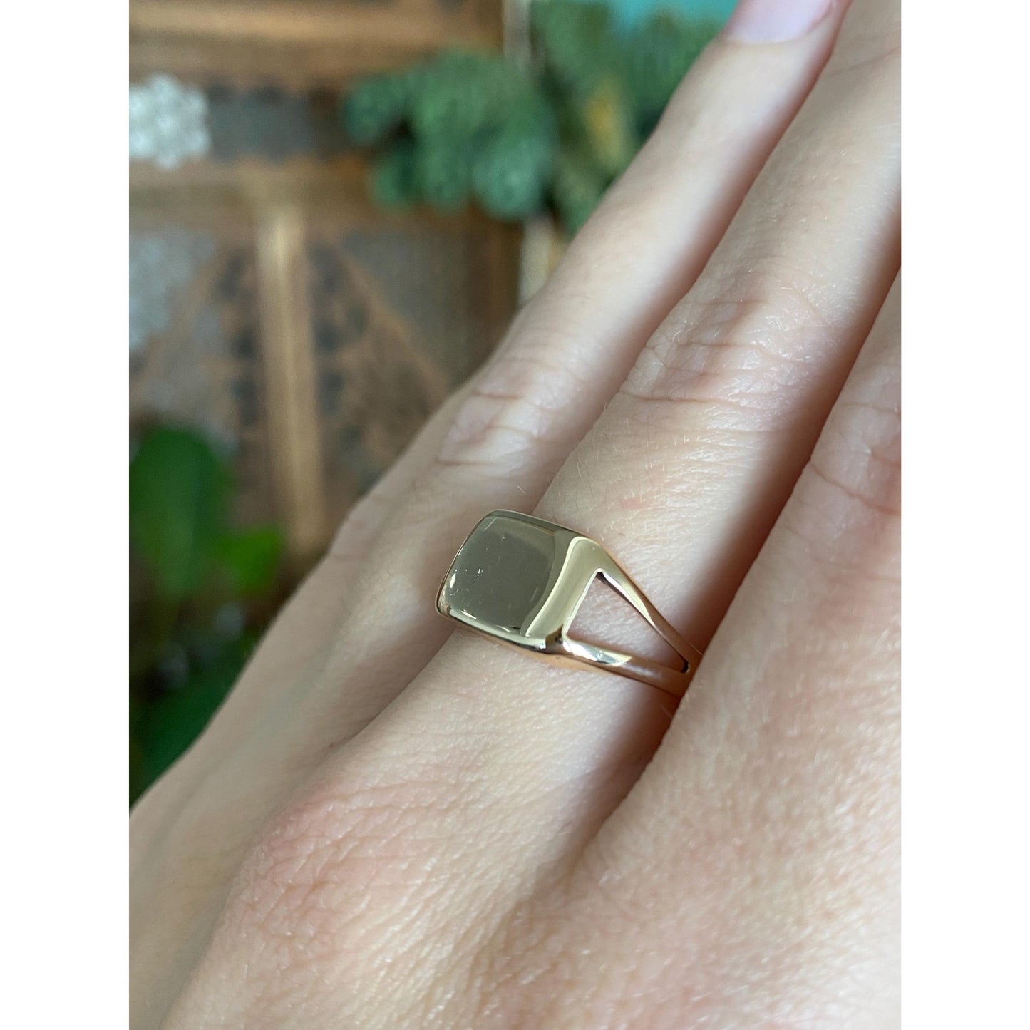 Vintage Solid 9k Yellow Gold Rectangle Signet Ring - Size 8.25