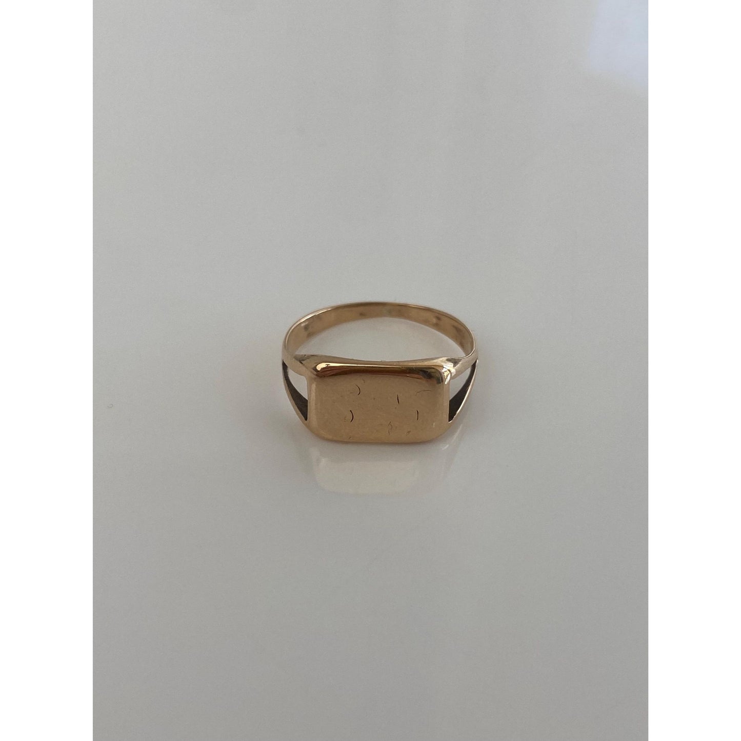 Vintage Solid 9k Yellow Gold Rectangle Signet Ring - Size 8.25
