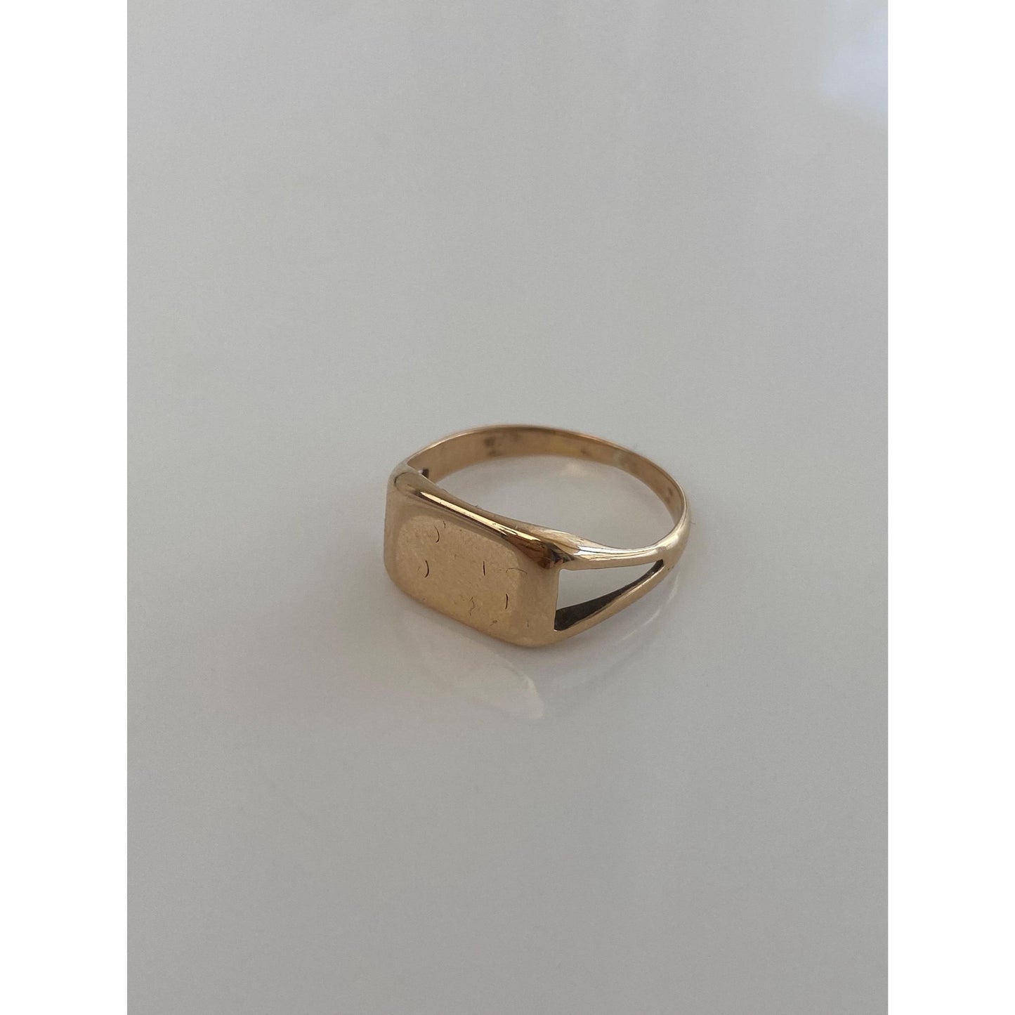 Vintage Solid 9k Yellow Gold Rectangle Signet Ring - Size 8.25