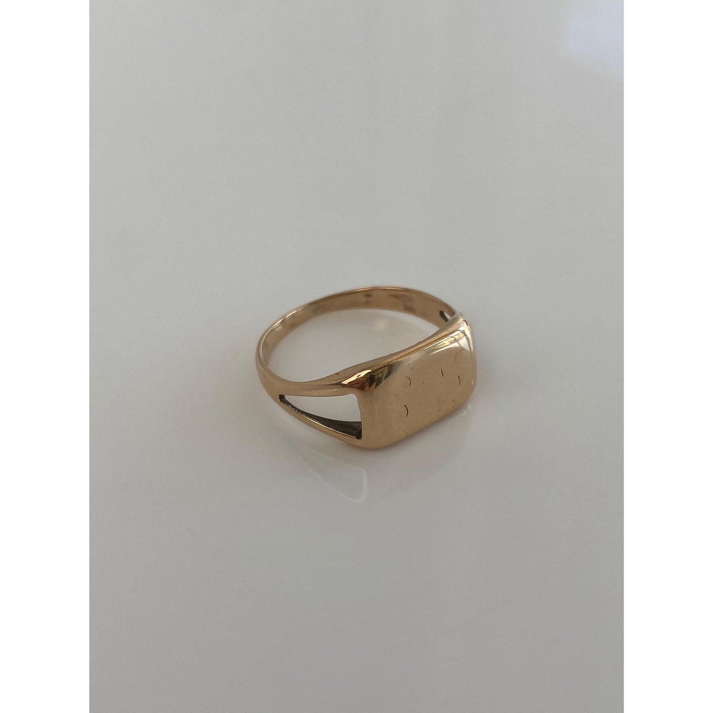 Vintage Solid 9k Yellow Gold Rectangle Signet Ring - Size 8.25